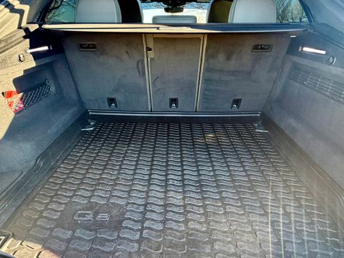 Used 2021 Audi Q8 Prestige w/ Prestige Package image 18