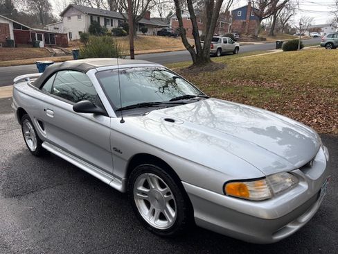 Used 1998 Ford Mustang GT image 2