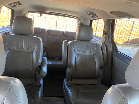 Used 2010 Toyota Sienna XLE image 13