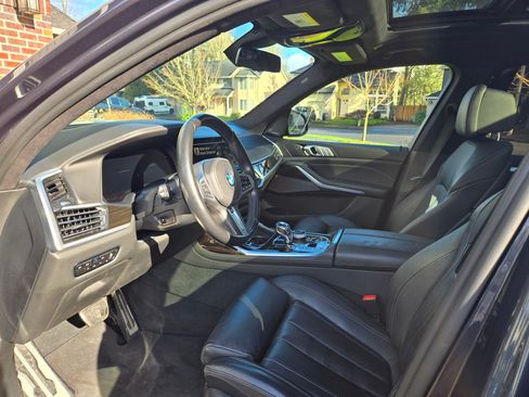 Used 2021 BMW X7 M50i w/ Executive Package image 4