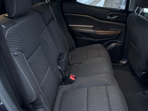 Used 2018 GMC Acadia SLE image 9