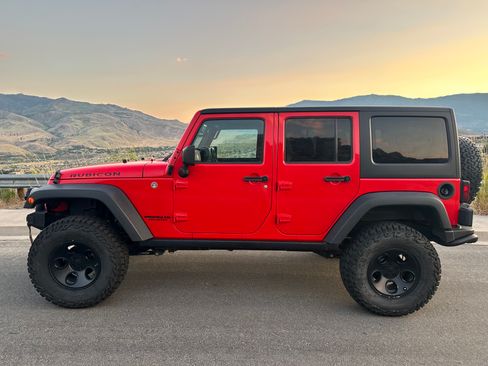 Used 2016 Jeep Wrangler Unlimited Rubicon w/ Connectivity Group image 1