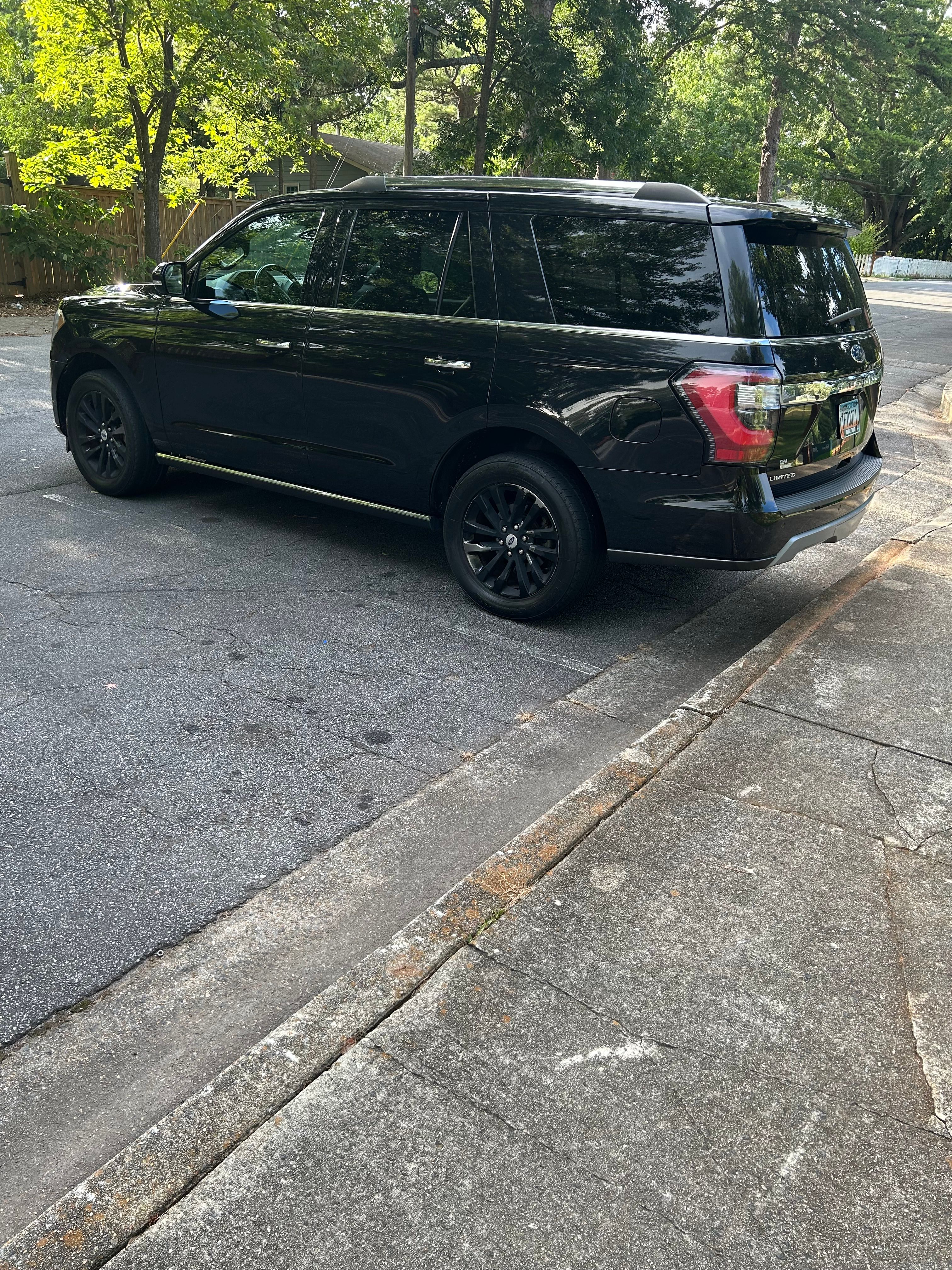 Used 2019 Ford Expedition Limited RWD image 5
