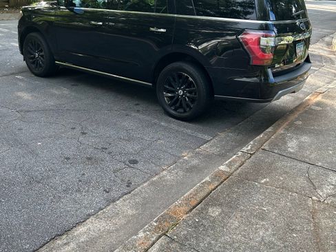 Used 2019 Ford Expedition Limited RWD image 5
