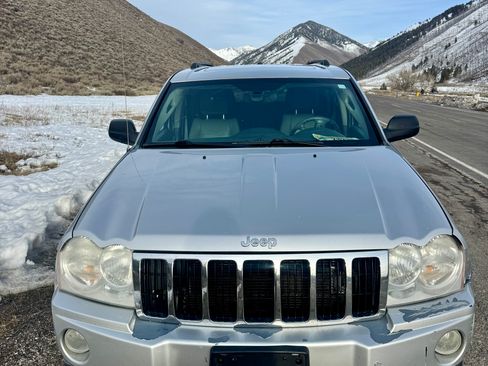Used 2005 Jeep Grand Cherokee Limited image 2