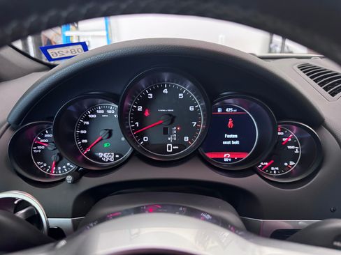 Used 2018 Porsche Cayenne Platinum Edition AWD/4WD image 22