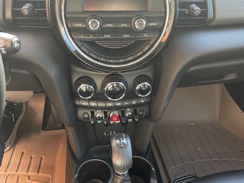 Used 2015 MINI Cooper 4-Door Hardtop image 11