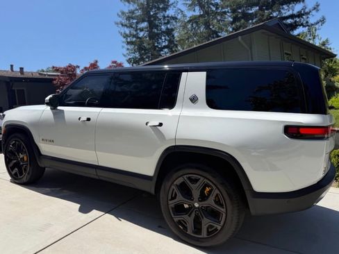 Used 2023 Rivian R1S Adventure image 15
