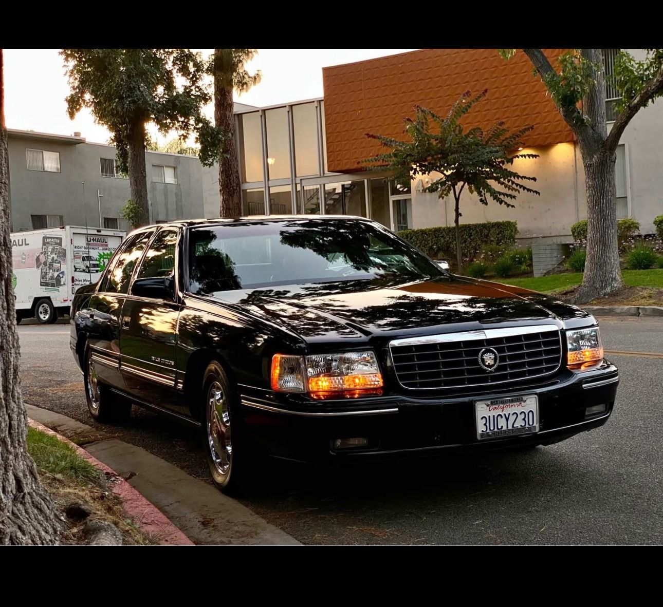 Used 1997 Cadillac De Ville Concours w/ Safety/Security Pkg FWD image 1