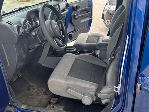 Used 2010 Jeep Wrangler Unlimited Sport AWD/4WD image 11