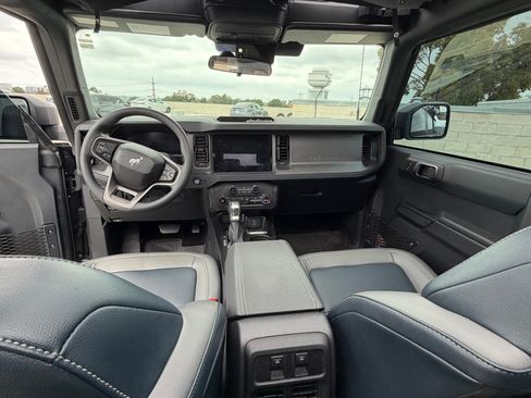 Used 2025 Ford Bronco 4-Door AWD/4WD image 6