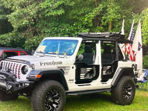 Used 2021 Jeep Wrangler Unlimited Sport w/ Technology Group AWD/4WD image 12