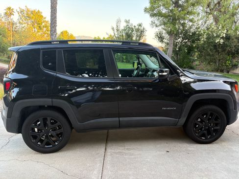 Used 2016 Jeep Renegade Latitude AWD/4WD image 2