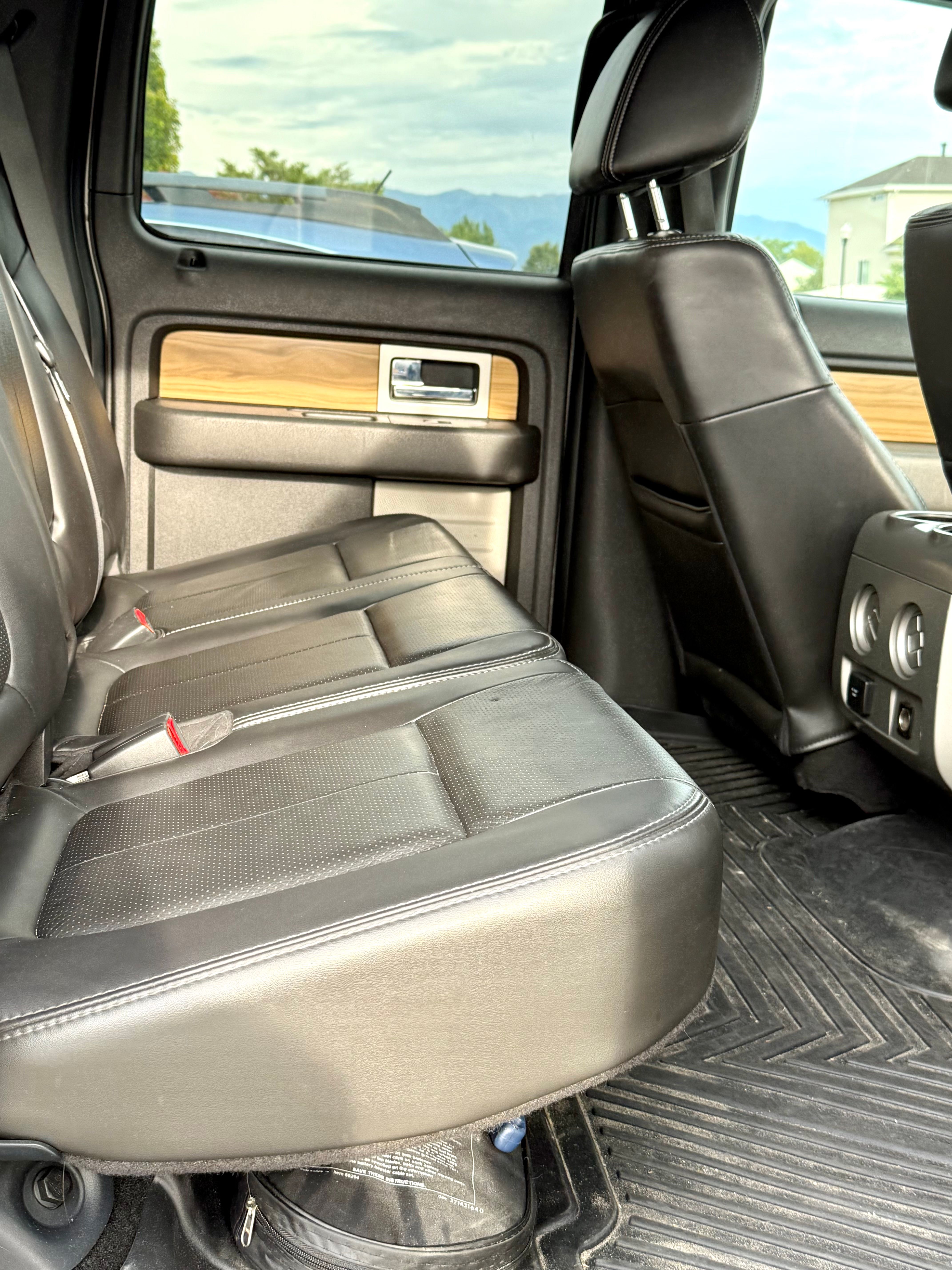 Used 2011 Ford F150 Lariat w/ Lariat Chrome Pkg AWD/4WD image 4