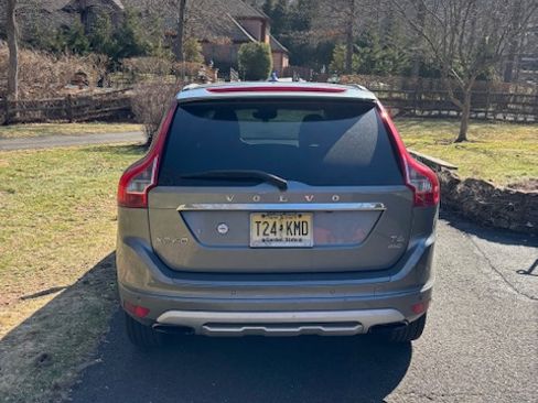 Used 2017 Volvo XC60 T6 Dynamic w/ Preferred Option Package image 2