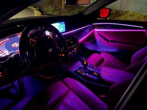 Used 2020 BMW 530e w/ M Sport Package image 6