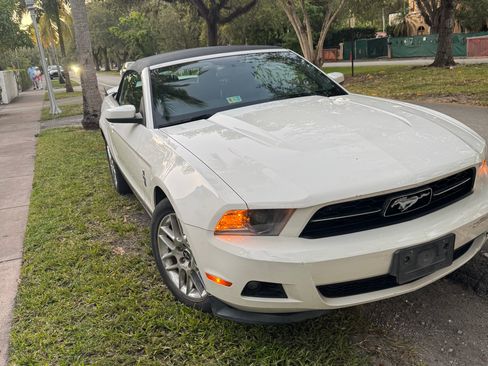 Used 2012 Ford Mustang Premium image 9