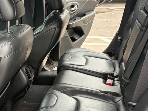 Used 2017 Jeep Cherokee Limited FWD image 5