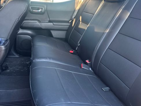 Used 2017 Toyota Tacoma TRD Sport image 8