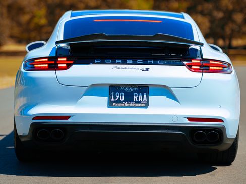 Used 2018 Porsche Panamera image 6
