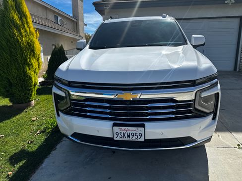 Used 2025 Chevrolet Suburban LT w/ Sun And Tow Package image 8