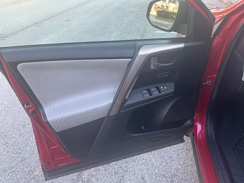 Used 2015 Toyota RAV4 Limited w/ Technology Package image 23