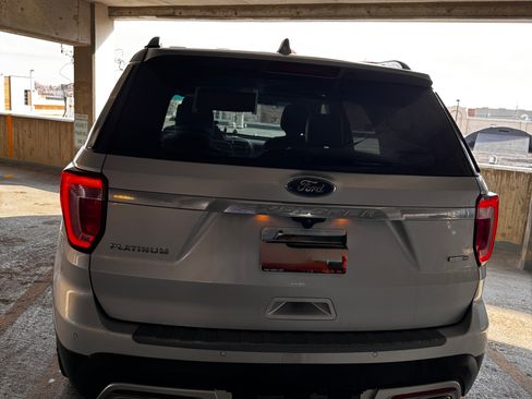 Used 2017 Ford Explorer Platinum image 11