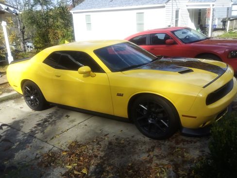 Used 2017 Dodge Challenger R/T Scat Pack w/ Leather Interior Group image 1