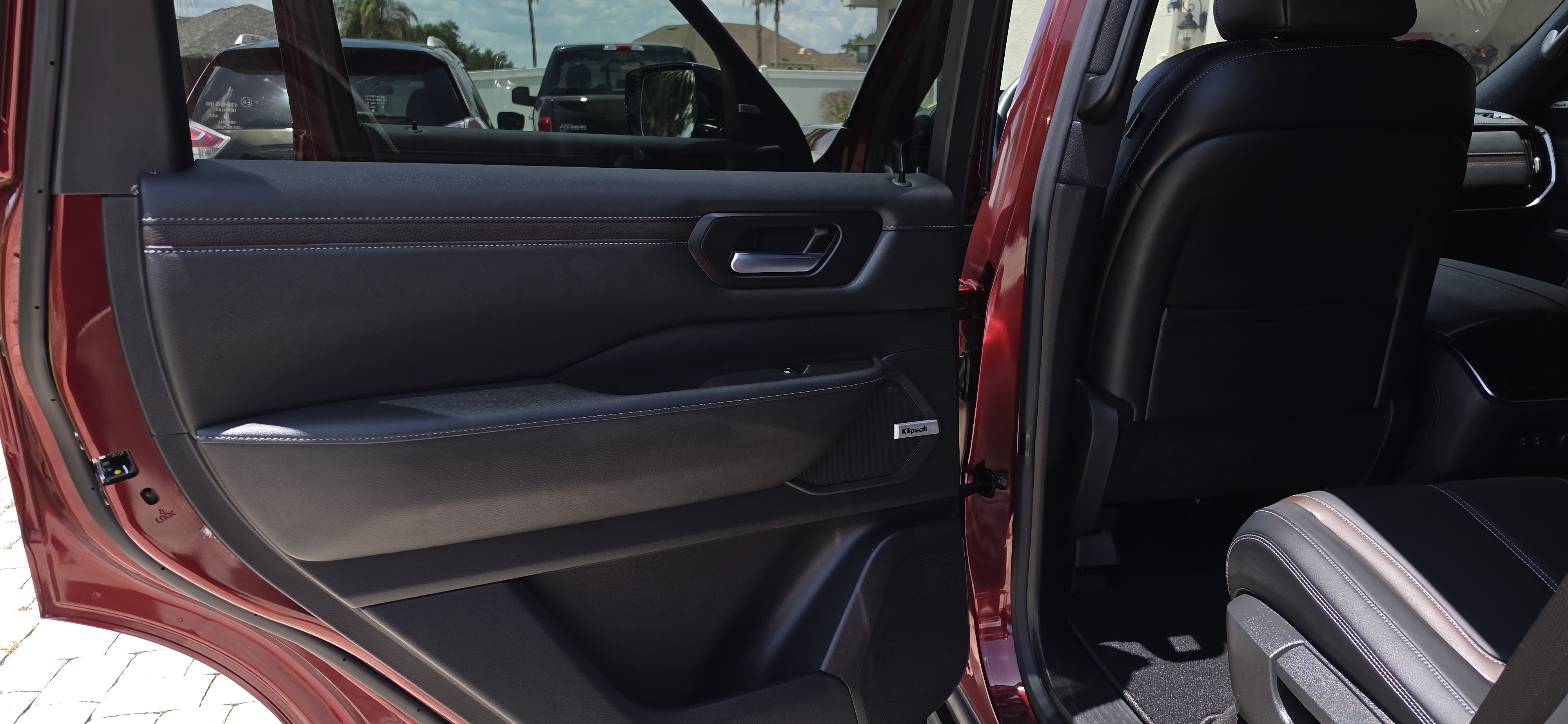 Used 2026 Nissan Armada SL w/ Captain's Chari Seat Package RWD image 8