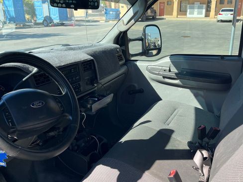 Used 2004 Ford F350 2WD Regular Cab DRW Super Duty image 9