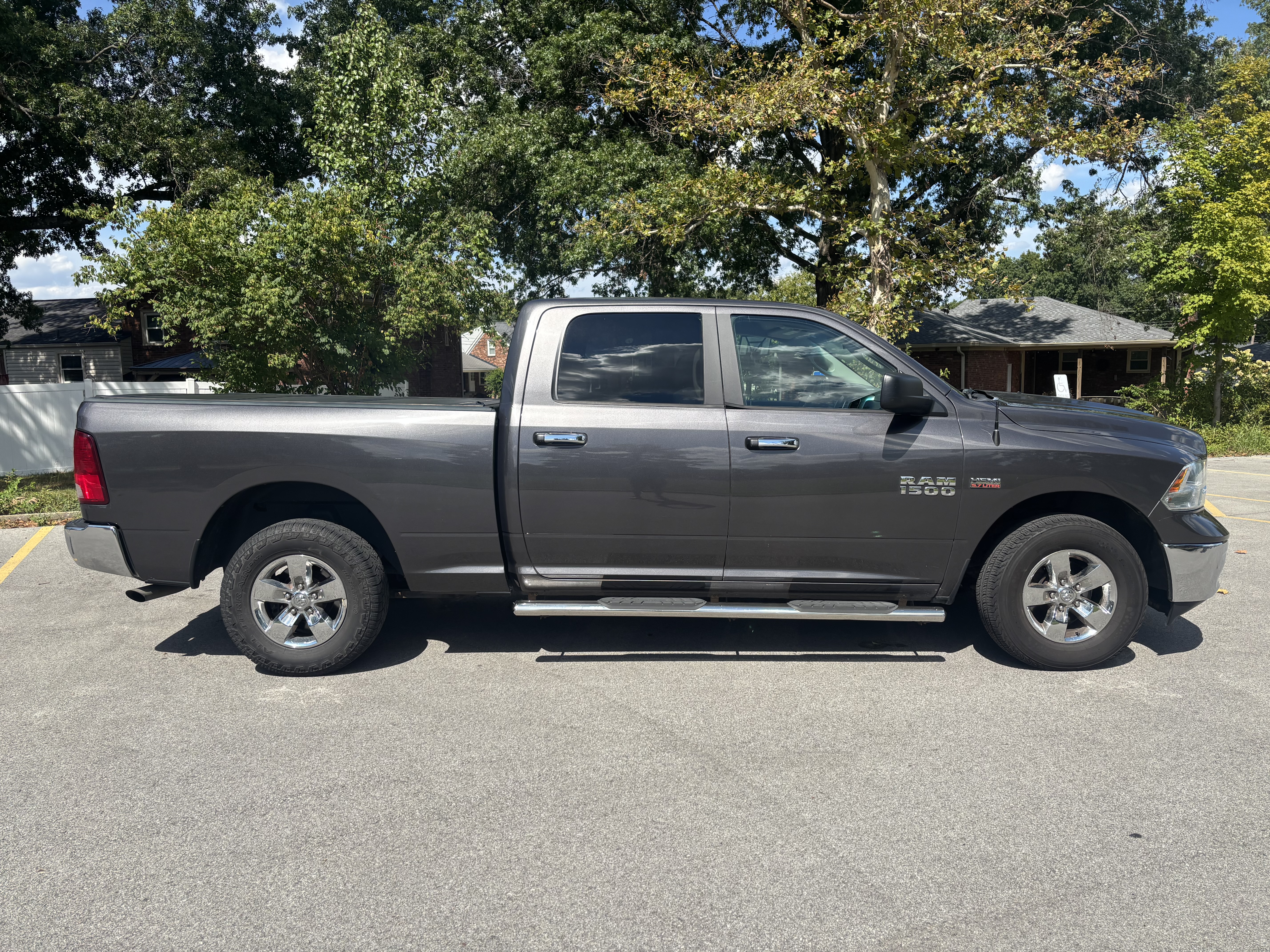 Used 2018 RAM 1500 Classic SLT AWD/4WD image 2