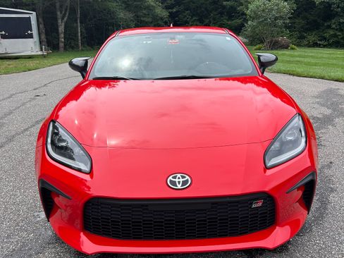 Used 2023 Toyota GR86 Premium w/ ALL Weather Mat Package (TMS) RWD image 6