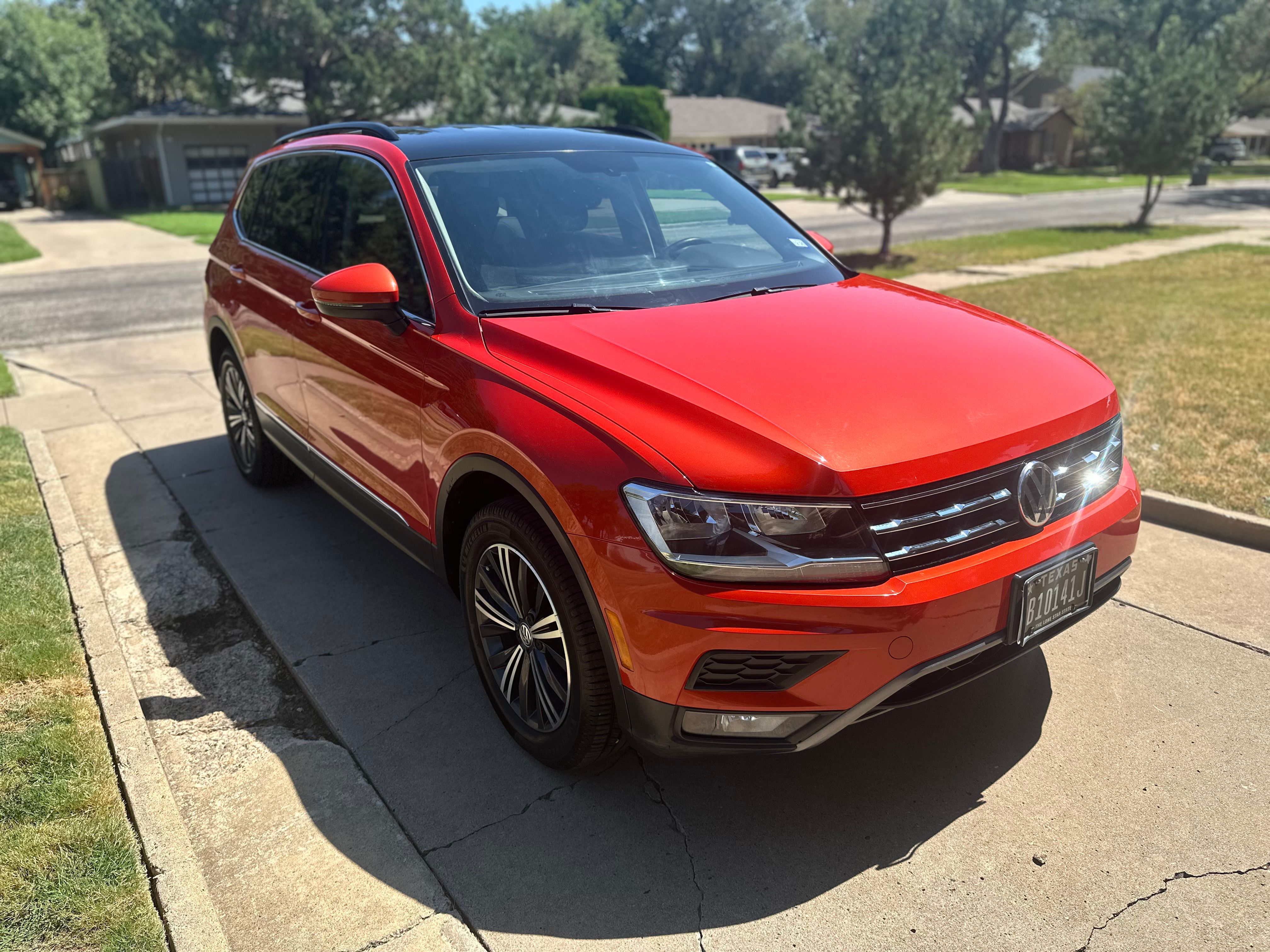 Used 2018 Volkswagen Tiguan SE FWD image 1