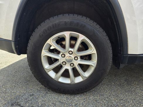 Used 2016 Jeep Grand Cherokee Laredo w/ Quick Order Package 23E image 9