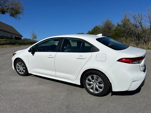 Used 2025 Toyota Corolla LE image 2