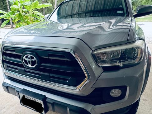 Used 2016 Toyota Tacoma SR5 image 4