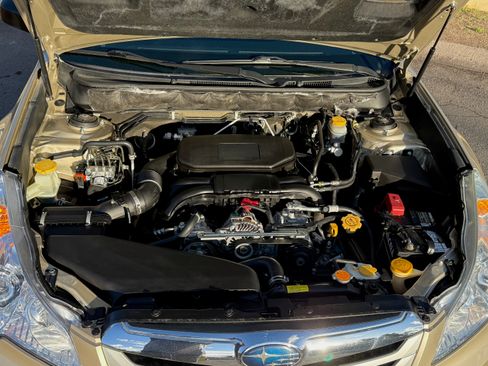 Used 2010 Subaru Outback 2.5i AWD/4WD image 11