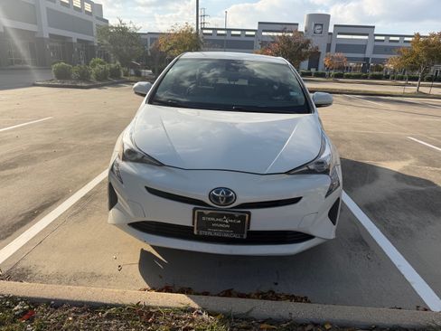 Used 2017 Toyota Prius Two image 10