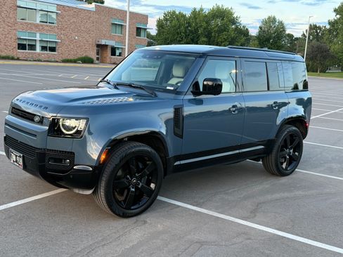 Used 2025 Land Rover Defender 110 X-Dynamic SE AWD/4WD image 10