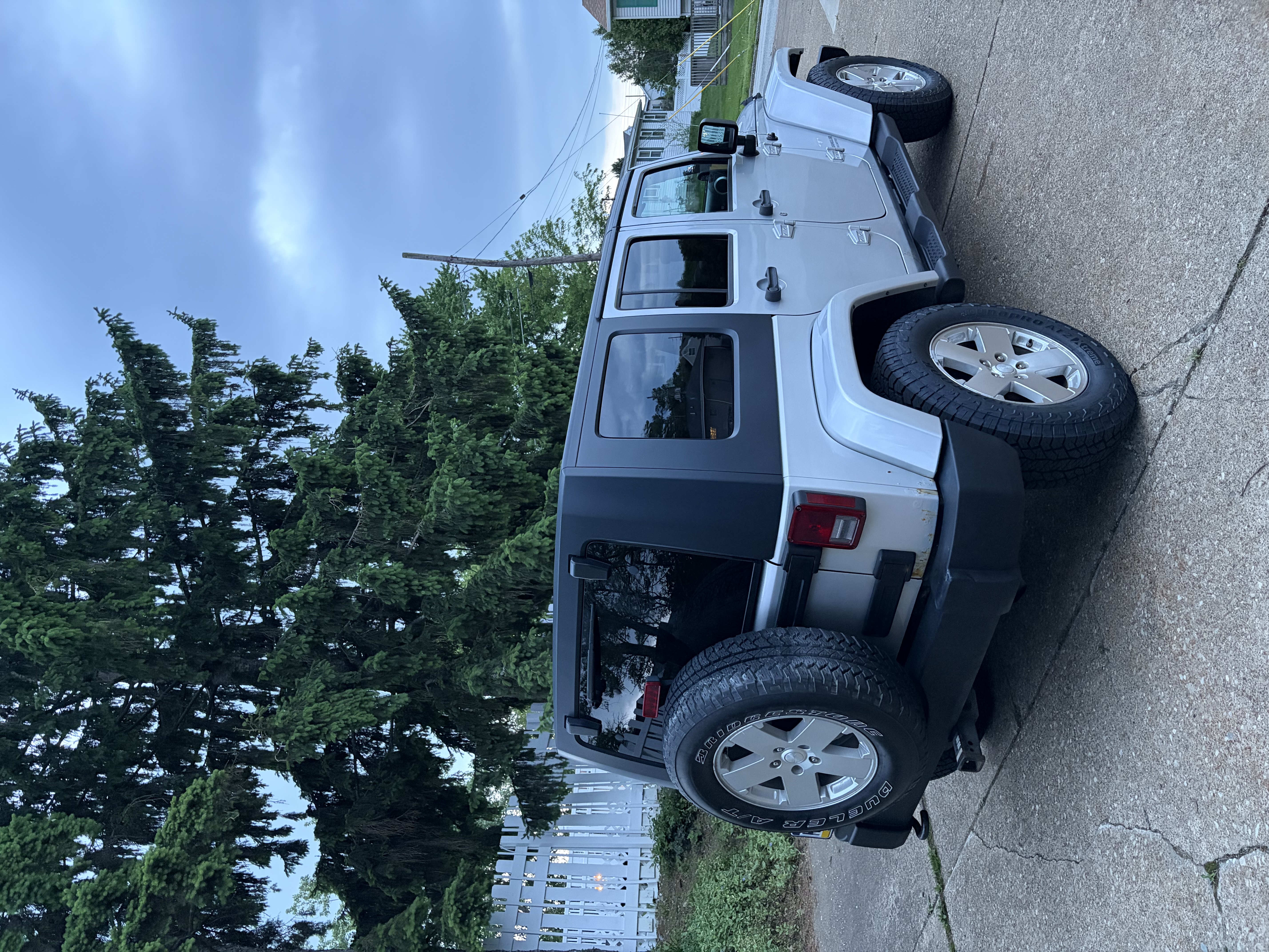 Used 2010 Jeep Wrangler Unlimited Sahara w/ Dual Top Group AWD/4WD image 6