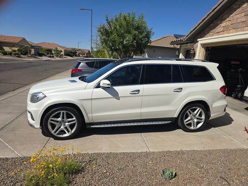Used 2014 Mercedes-Benz GL 550 4MATIC image 1
