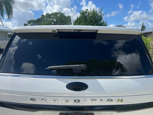 Used 2023 Ford Expedition XLT RWD image 4