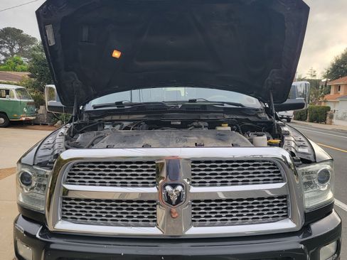 Used 2016 RAM 2500 Laramie AWD/4WD image 2