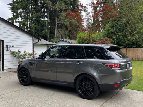 Used 2016 Land Rover Range Rover Sport SE image 5