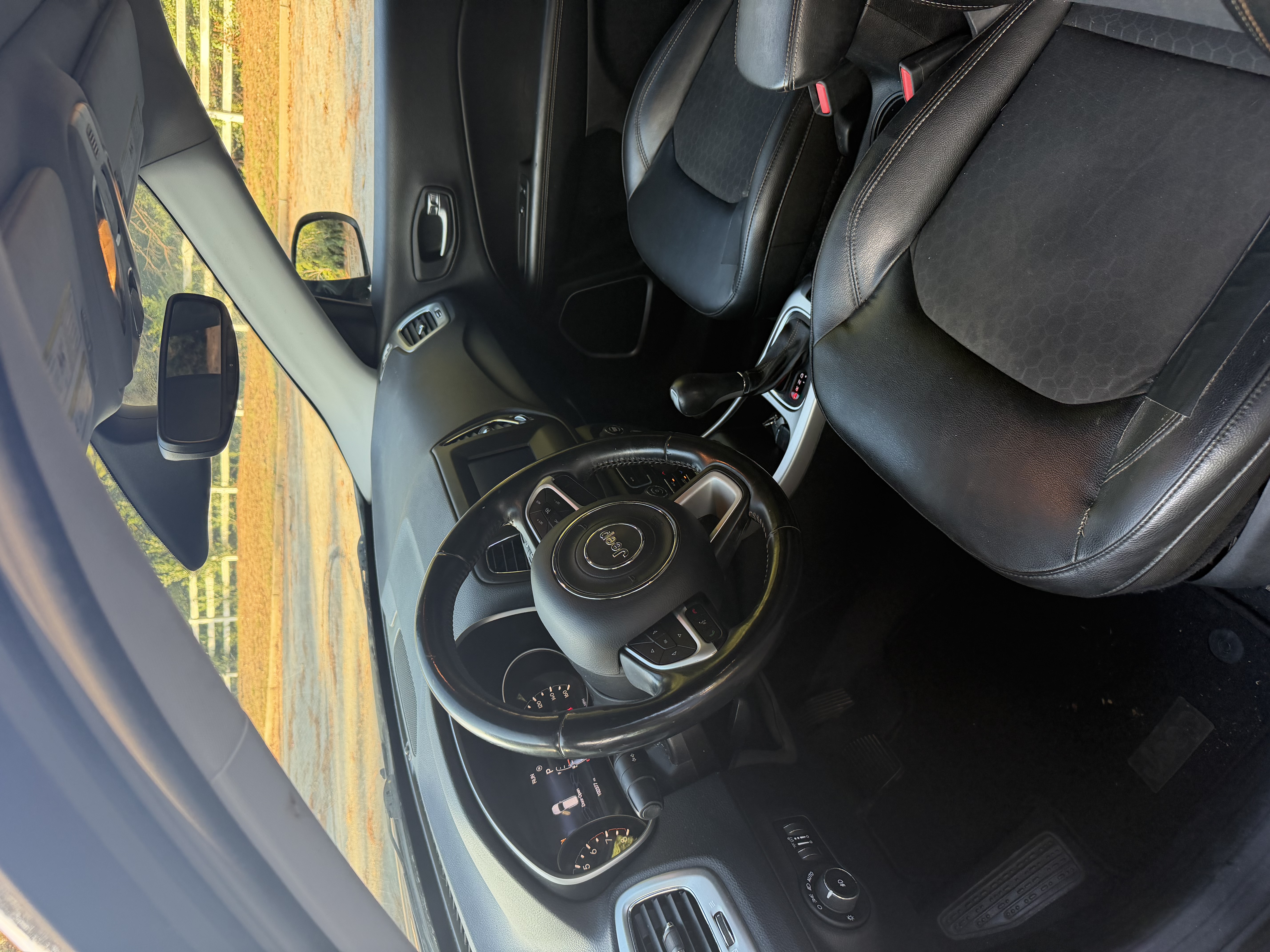 Used 2018 Jeep Compass Latitude w/ Popular Equipment Group FWD image 5