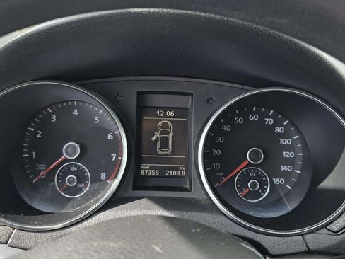 Used 2011 Volkswagen Golf 4-Door image 11