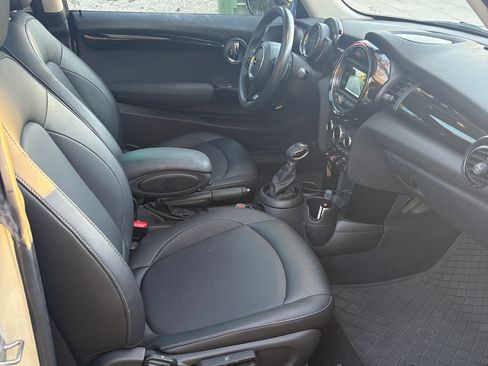 Used 2019 MINI Cooper 2-Door Hardtop image 12