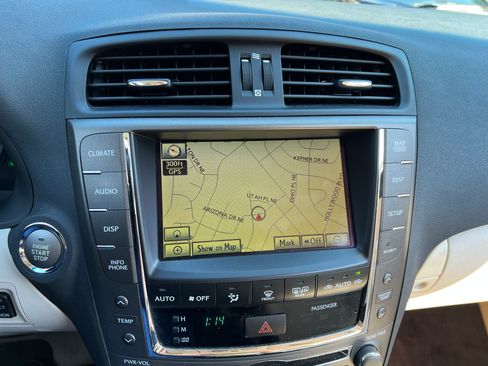 Used 2010 Lexus IS 350C image 18