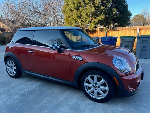 Used 2013 MINI Cooper S image 1