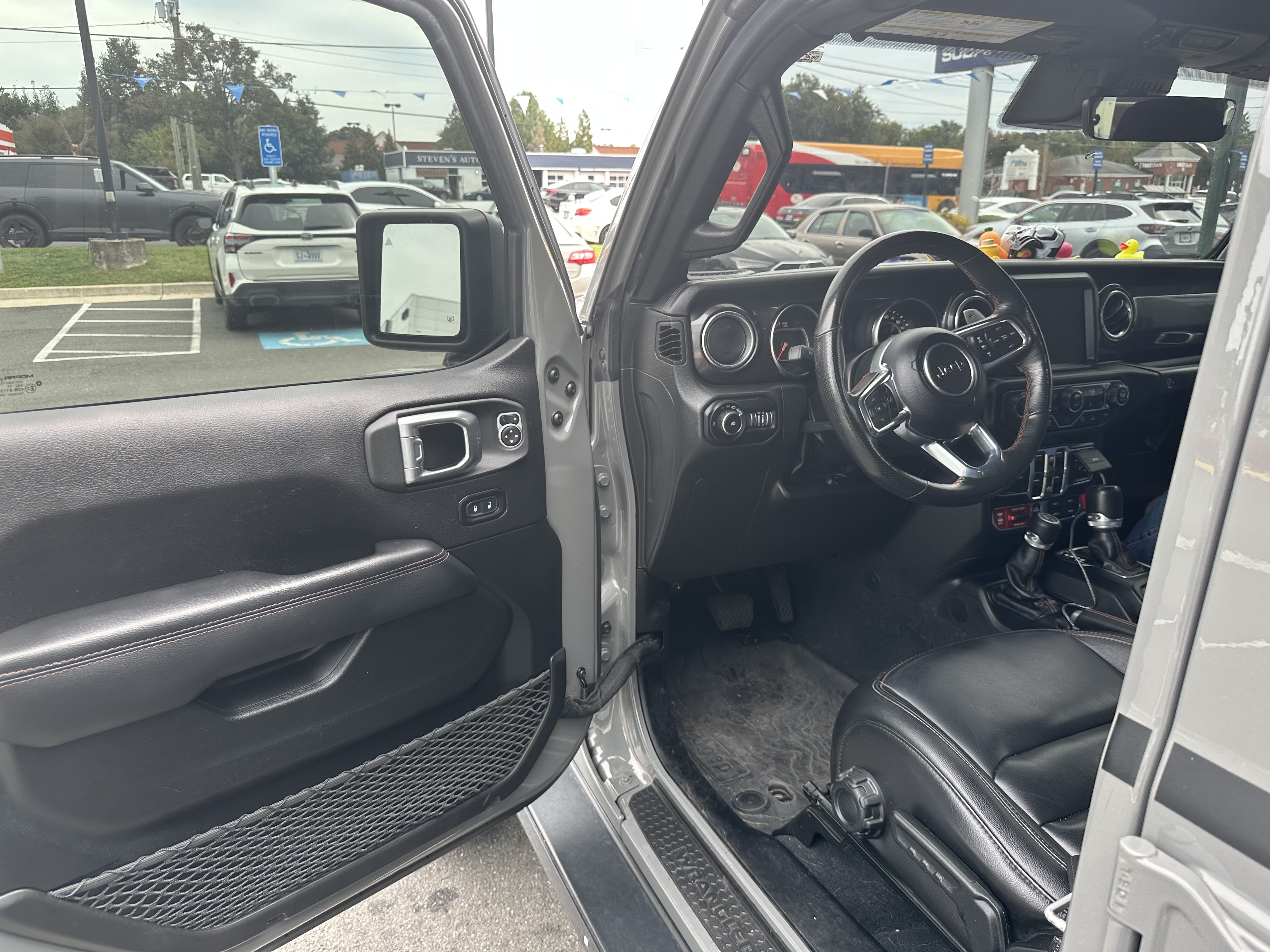 Used 2022 Jeep Wrangler Unlimited Rubicon AWD/4WD image 10